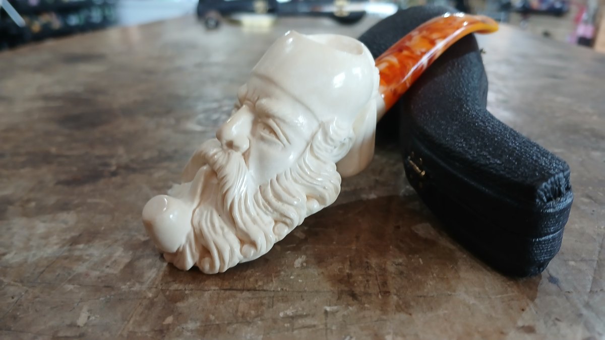 Dunhill Smoking Man - Extra Image 1